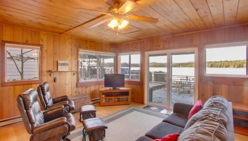 Charming Lakefront Cabin with Deck and Fire Pit! - Foto 3