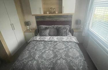 Beautiful caravan at Kent coast with wrap around decking and free WiFi sleeps 6 - Foto 21