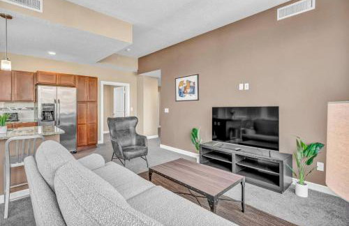 LAKE VIEW Sky-Suite in the Heart of Downtown! - Photo 10