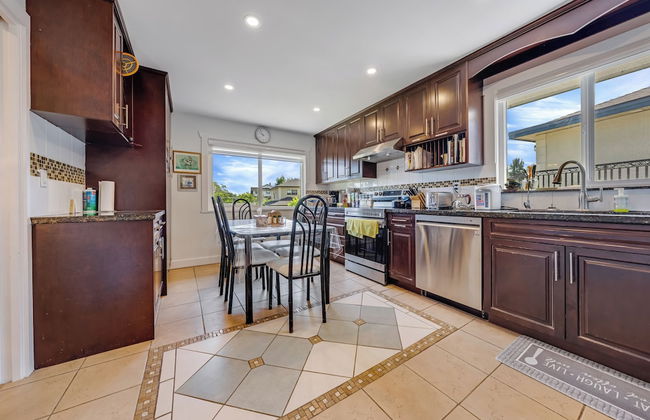 Quite House near Vancouver Airport - Photo 24