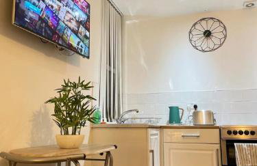 CityNights Studios with Free Parking - Foto 16