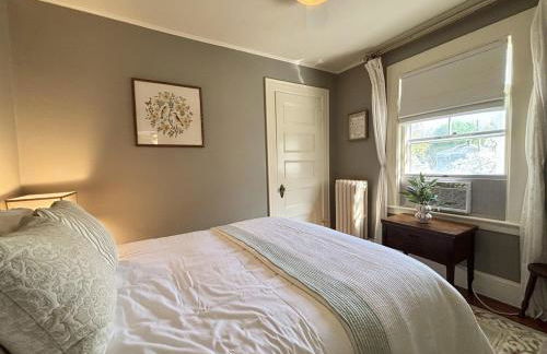 Big New England Family Home; walk to beach, shops - Foto 73