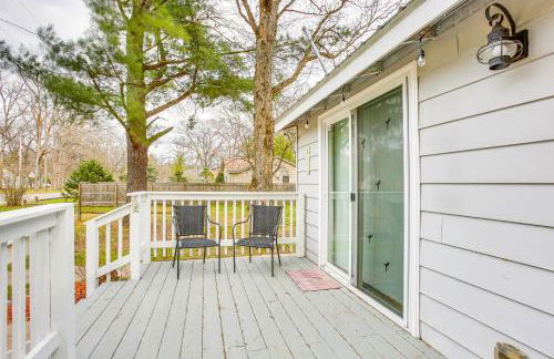 Cozy Wellston Cabin - Walk to Crystal Lake! - Foto 18