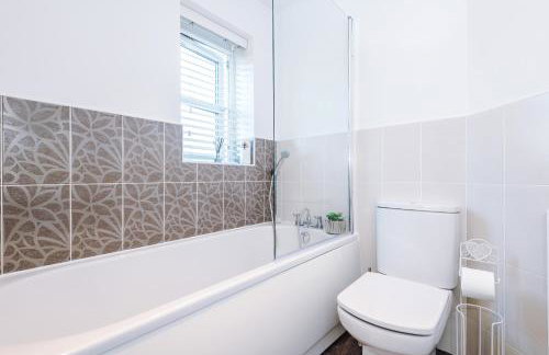 Driveway Stylish 3Bedroom Home in Middleton - Foto 41