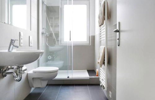 SC 06 by ROCKCHAIR Apartments l SUPERHOST Status l 4 Bedrooms Boxspringbeds 2 Bathrooms Balcony Elevator - Cozy Family & Business Flair welcomes you! - Foto 37