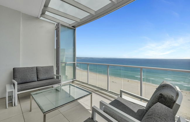 Reflection Tower Two - Foto 72