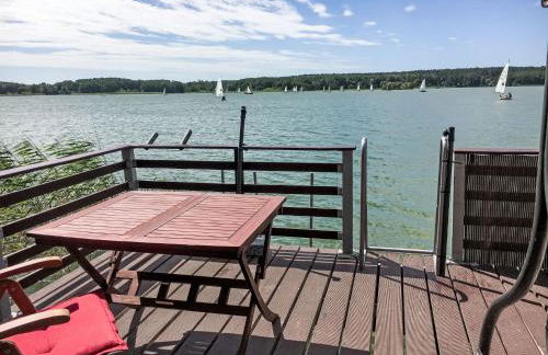 Chalet Bootshaus auf dem See by Interhome - Foto 12