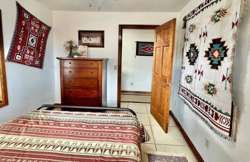 Secluded Riverfront Cabin with Bluff Views, Gated Privacy & Scenic Trail Access in Tahlequah, Oklahoma - Foto 35