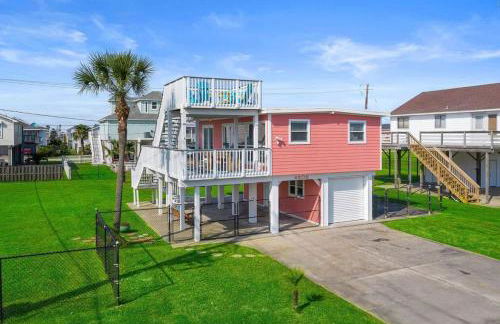 Coastal bungalow with huge yard, comfy deck and close to beach - Foto 24