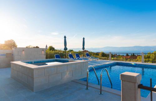 VILLA AGAPE - Three bedroom villa on 15k m2 olive grove - Incredible 360 view - Free parking - Private pool and jacuzzi - Foto 53