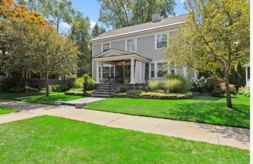 Majestic Family Home in Saratoga New York - Photo 2
