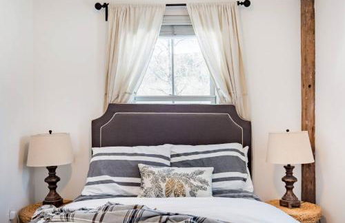 Go Skiing or Hiking from an Enchanting, Light-Filled Home - Foto 12