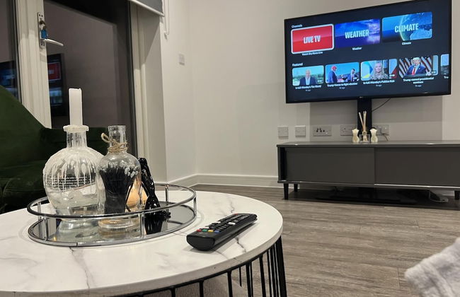 Riverside Retreat in Barking - Photo 9