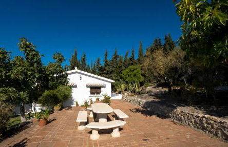 Private Heated Pool, Jacuzzi & 1225m2 garden in Villa Cipreses - Photo 60