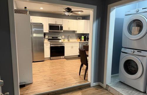 Stylish Remodeled 23 Large beds Near Elvis Presley - Foto 62