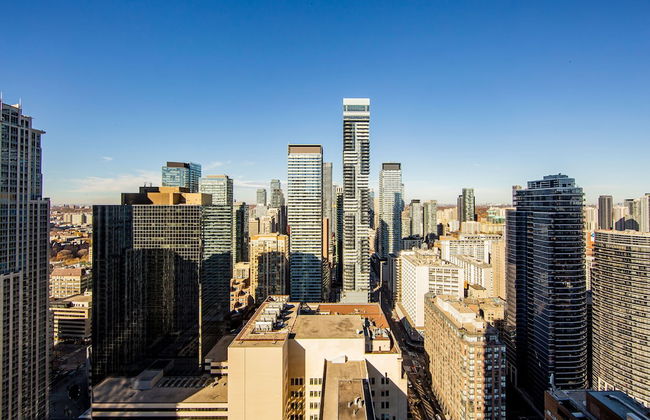 Downtown Toronto 2 Bedroom 2 Bath Suite Near Business District, U of T, Hospital - Foto 25