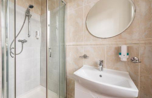 3 bed overlooking meadows park - Foto 43