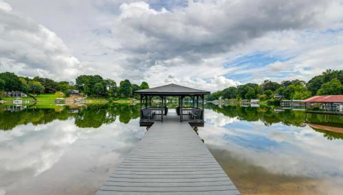 Lakefront Sherrills Ford Haven with Boat Dock! - Foto 2