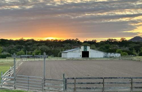 Private cabin on 100 scenic acres with balcony views - Foto 49