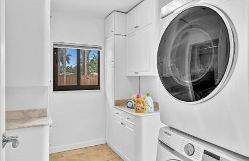 Tropical Oasis With heated pool 10 mins airport & 5 mins Beach - Foto 16