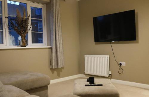 Luxury 6-Bedroom House 5 minutes from Bicester Village Shopping Outlet - Perfect for Business and Family Stays! Private Parking for 4 Cars! - Photo 14
