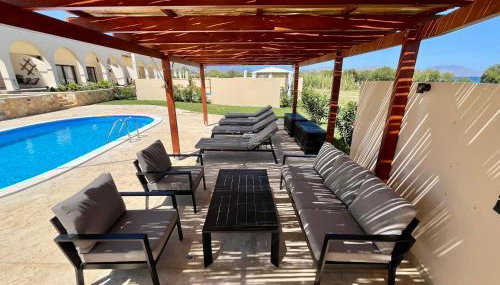 Selena Beach Front Loft with private heatable Pool - Foto 3, sunbed