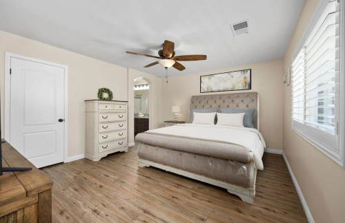 Relaxing 4BR 2BA Sleeps 8 Family Friendly - Photo 10