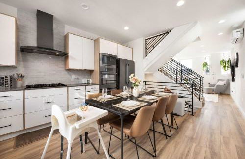 2022 Modern 3BR Tesla Charger City Views - Foto 19