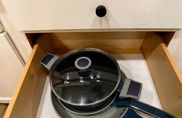 Cozy Downtown Cottage - Parking, Pet Friendly! - Foto 12