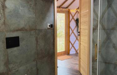 Jurta nad Zegrzem z prywatnym jacuzzi - Foto 13