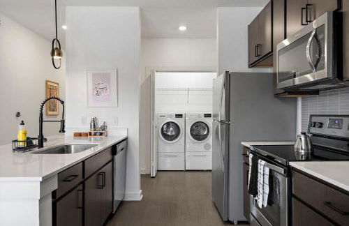 South Lamar Stay - Pickleball, Sauna & Cold Plunge - Photo 7