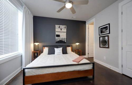 WeHo Nashville Home, Geodis Park, Mini-Golf, Arcade, 10min to Downtown! Sleeps 10! - Foto 24