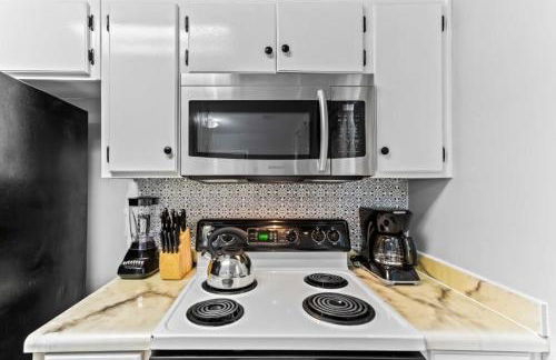 Screened Porch, Firepit, Patio! Peaceful in Pooler - Foto 20