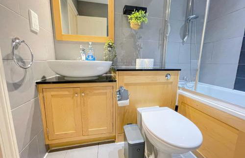 Embankment 2-Bed Flat with AC near Charing Cross, Trafalgar Square, London Eye, Big Ben - Foto 12