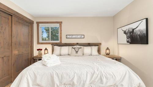 The Pine Getaway on 60 Acres with Hot Tub - Foto 5