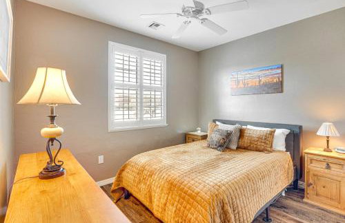 Hot Tub Access and Fire Pit Green Valley Getaway! - Foto 14