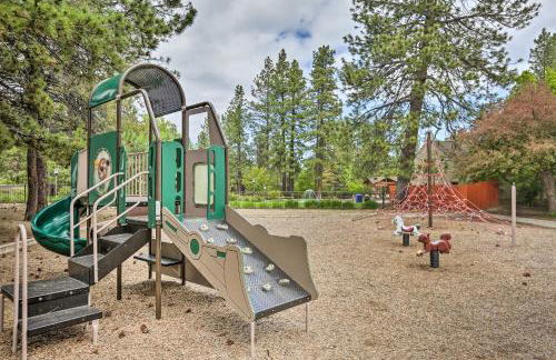 Chic Bend Condo with Fireplace and Forest Views! - Foto 30