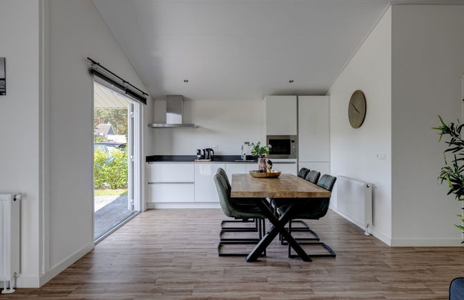 Chalet by Pond in Eindhoven Holiday Park - Photo 8