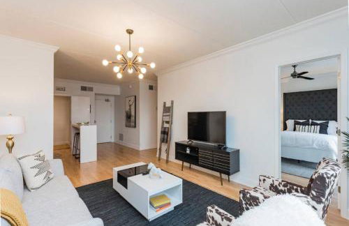 Two Condos on Music Row that Sleeps 14 with POOL and Parking - Foto 49