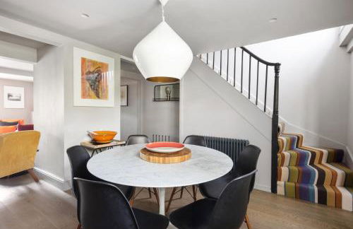 Enchanting 3BR House in Lymington with Garden - Foto 7