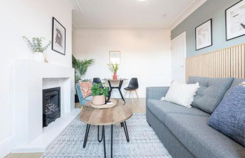 Spacious 2 Bedrooms House Near Leeds Centre, Free Parking, Ideal for Contractors & Long Stays - NordStay - Photo 18