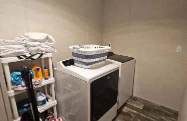 Fun, relaxing, charming retreat - Photo 26