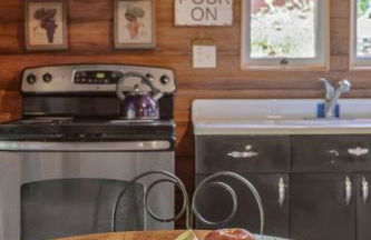 Cozy Riverfront Cabin Just Steps to the Russian River with Beach Access & Wood Stove - Foto 28