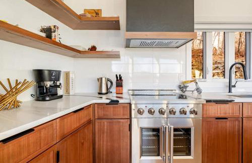 Modern Lakeview Home with Private Dock Sleeps 5 - Foto 15