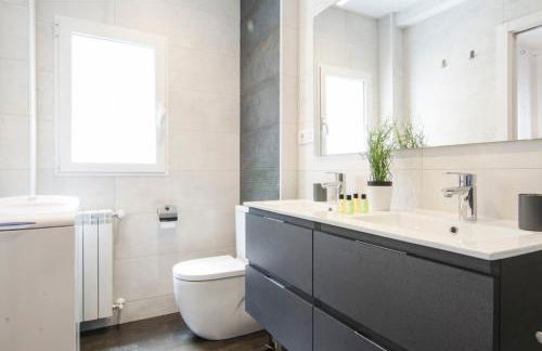 Bright Stylish 2BD 2BTH - CITY CENTRE - Photo 21