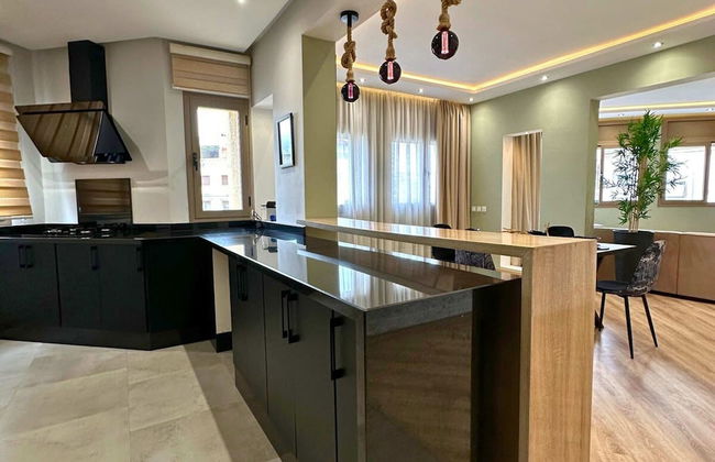 The Tropical Luxury 2BR City Centre Retreat - Photo 9