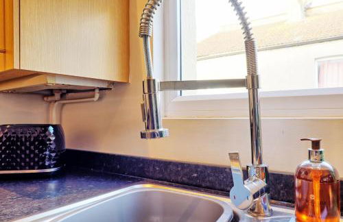 Cosy 2 Bedroom Flat Near Westcliff On Sea Beach & Hamlet Court Road - Foto 8