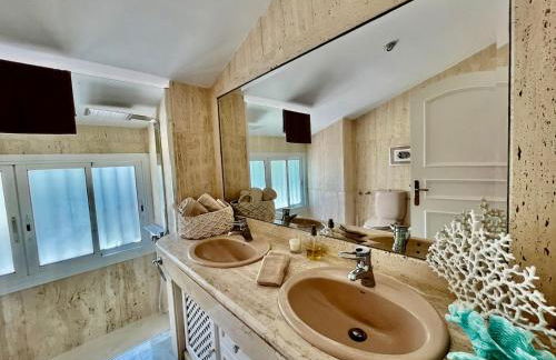 Cozy Townhouse with Sea View - Photo 26