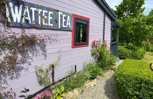 The Fabulous flower hut - Photo 15