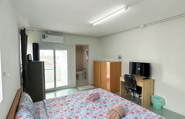 At Samutsakorn Suansom - Photo 2